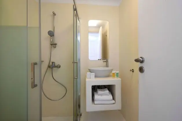 Villa, 6 Yatak Odası, Kişiye Özel Havuzlu, Denize Sıfır (Agia Thalassa)