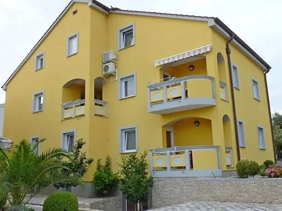 Apart Daire (Amalia - family friendly with parking)