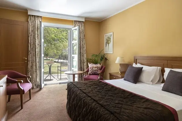 Two Classic Rooms with Interconnecting Door