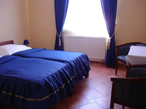 Üç Kişilik Oda