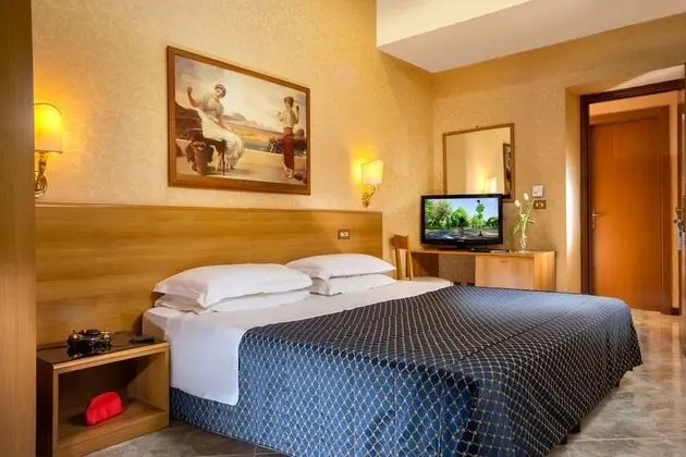 Tek Büyük veya İki Ayrı Yataklı Oda