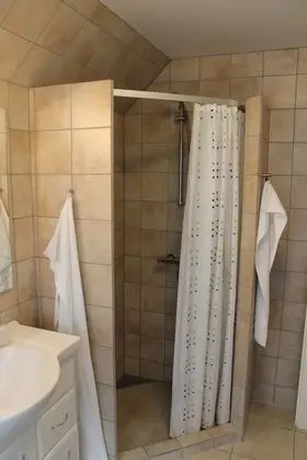 Classic Dört Kişilik Oda, Ortak Banyo