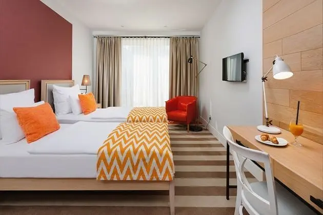 Tek Büyük veya İki Ayrı Yataklı Oda, Ortak Banyo