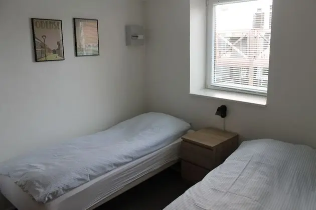 Tek Büyük veya İki Ayrı Yataklı Oda, Ortak Banyo