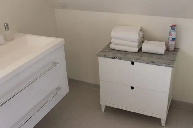 Tek Büyük veya İki Ayrı Yataklı Oda, Ortak Banyo