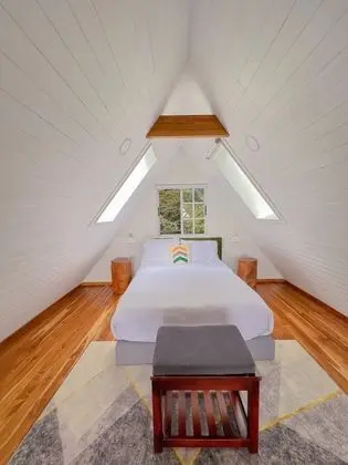 A-Frame in the Forest with Hot Tub, Fireplace and Mountain Views