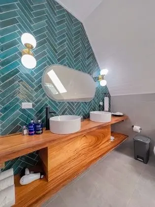 A-Frame in the Forest with Hot Tub, Fireplace and Mountain Views