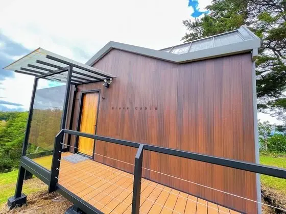 Glass Cabin with Hot Tub and Panoramic Views