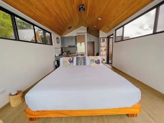 Glass Cabin with Hot Tub and Panoramic Views