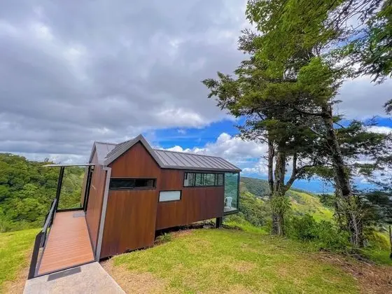 Glass Cabin with Hot Tub and Panoramic Views