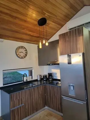 Glass Cabin with Hot Tub and Panoramic Views