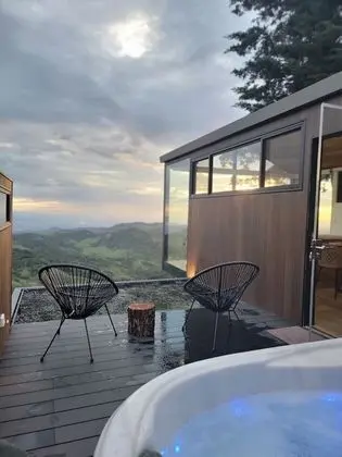 Glass Cabin with Hot Tub and Panoramic Views