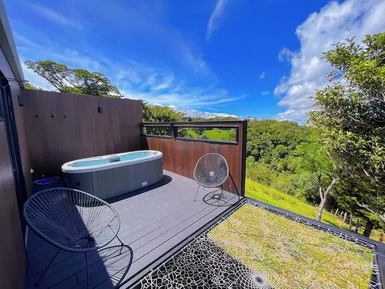 Glass Cabin with Hot Tub and Panoramic Views