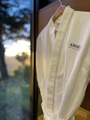 Glass Cabin with Hot Tub and Panoramic Views