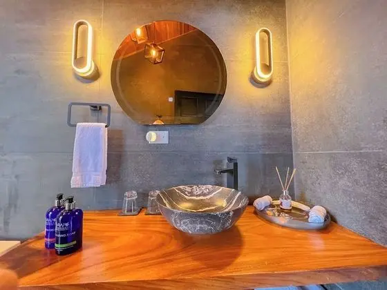 Glass Cabin with Hot Tub and Panoramic Views