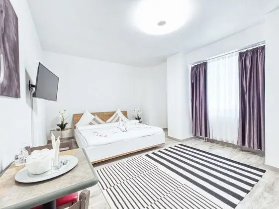Standard Tek Büyük veya İki Ayrı Yataklı Oda, Ortak Banyo