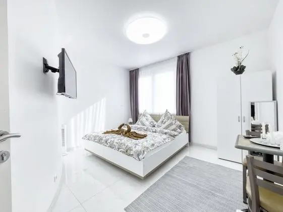 Standard Tek Büyük veya İki Ayrı Yataklı Oda, Ortak Banyo