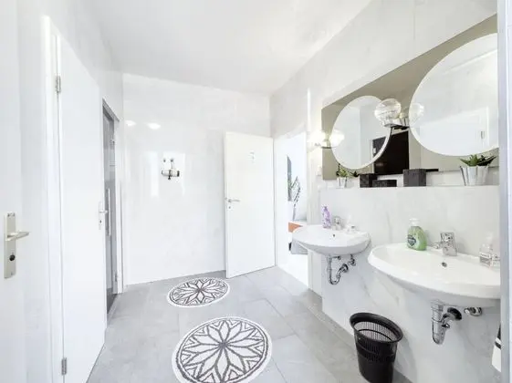 Standard Tek Büyük veya İki Ayrı Yataklı Oda, Ortak Banyo