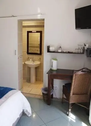 Cost Saver Room (En-suite Shower only)