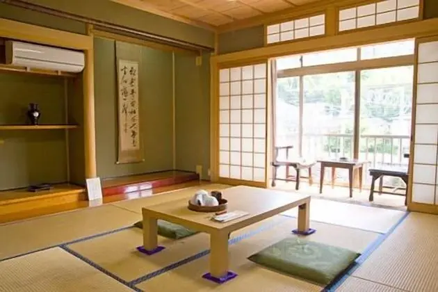 Standard Oda, Ortak Banyo (A: 8 tatami mats, 1 - 3 guests)