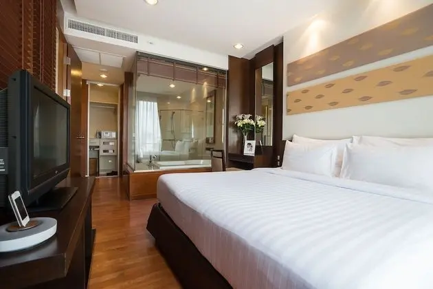 1-Bedroom Deluxe Suite with Pool View (Twin)
