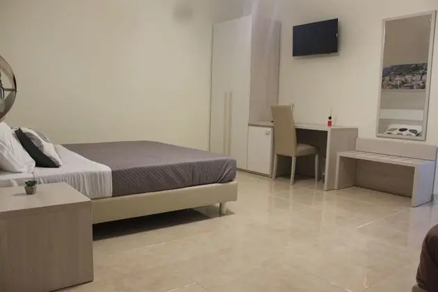 Üç Kişilik Oda