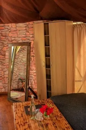 Kulübe, 1 Büyük (Queen) Boy Yatak ve Çekyat