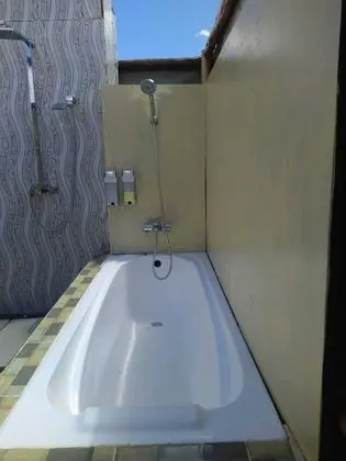 Kulübe, 1 Büyük (Queen) Boy Yatak ve Çekyat