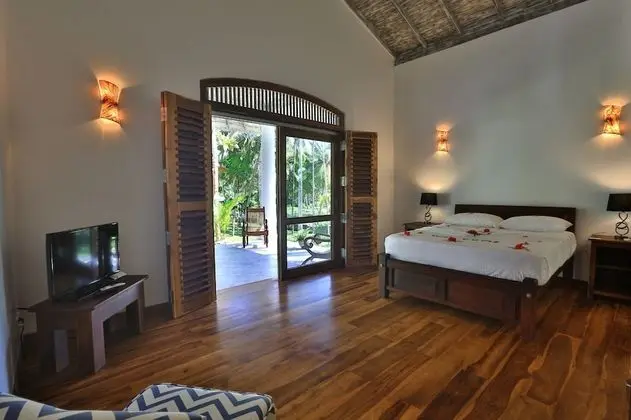 Deluxe Tek Büyük Yataklı Oda, 1 Yatak Odası, Havuz Manzaralı
