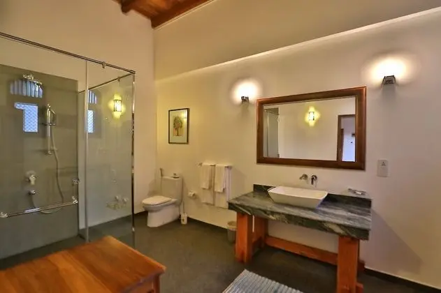 Deluxe Tek Büyük Yataklı Oda, 1 Yatak Odası, Havuz Manzaralı