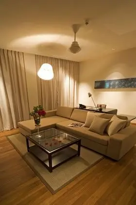 Süit (Verandah Suite with Living Room)