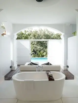 Tek Büyük Yataklı Oda (Couple Suite with Pool Access)