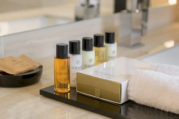 Deluxe Tek Büyük veya İki Ayrı Yataklı Oda, Kısmi Deniz Manzaralı