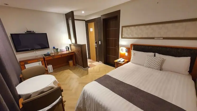 Corner Double Room