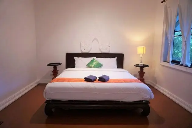 Deluxe Room with Bathtub