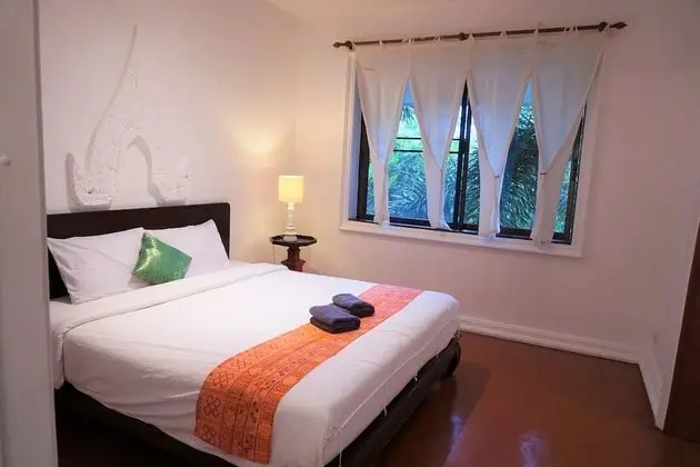 Deluxe Room with Bathtub