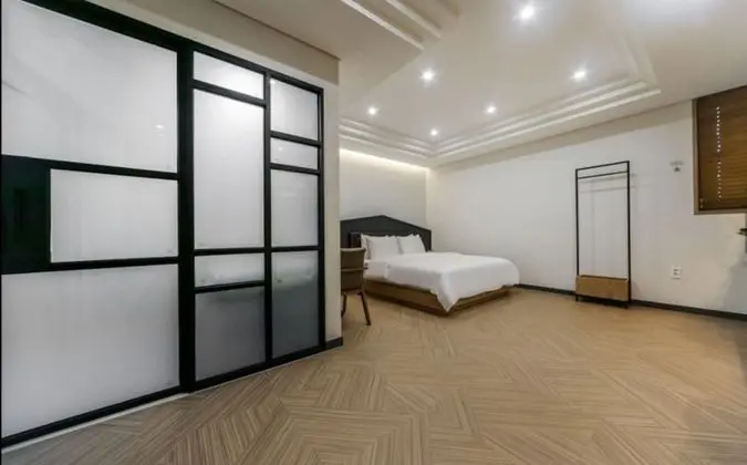 Deluxe Oda (Massage Bed)