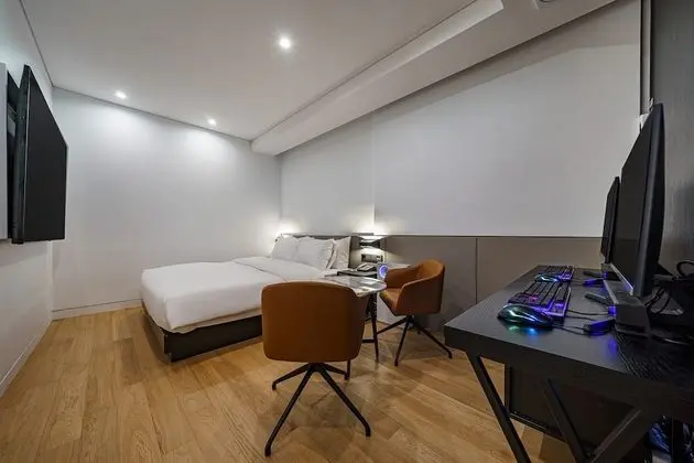 Deluxe Tek Büyük Yataklı Oda