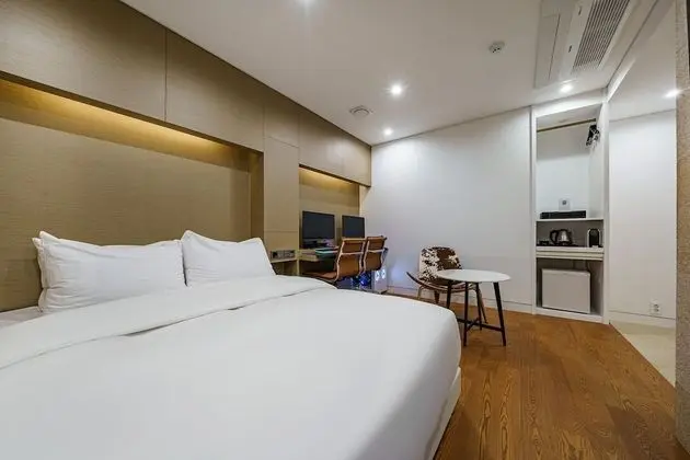 Deluxe Tek Büyük Yataklı Oda