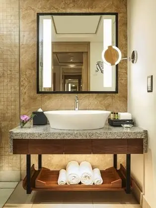 Deluxe Pool Access King