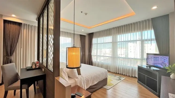 Deluxe Oda, 1 En Büyük (King) Boy Yatak, Balkon, Şehir Manzaralı