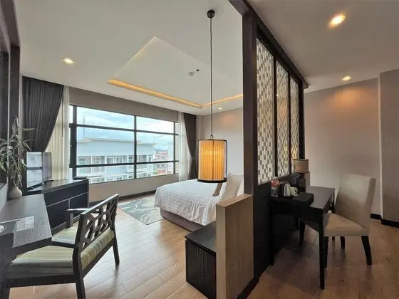 Deluxe Oda, 1 En Büyük (King) Boy Yatak, Şehir Manzaralı