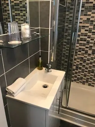Luxury Tek Büyük Yataklı Oda, Banyolu/Duşlu