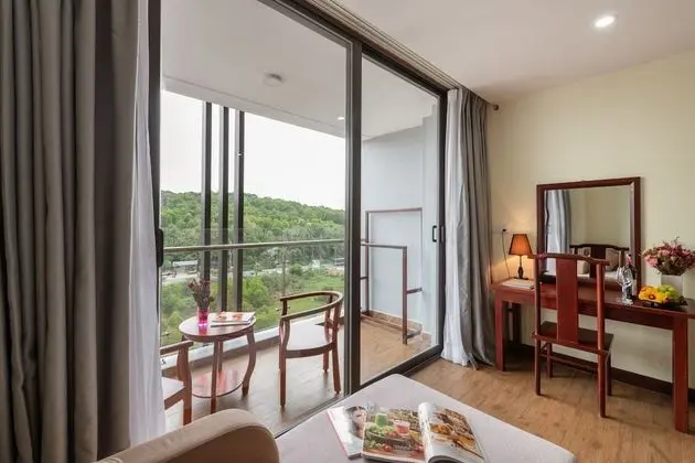 Deluxe Tek Büyük veya İki Ayrı Yataklı Oda, Tepe Manzaralı