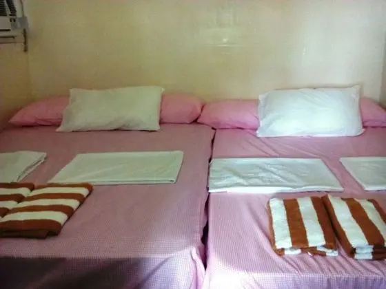 Dört Kişilik Oda, Ortak Banyo (Room 4)
