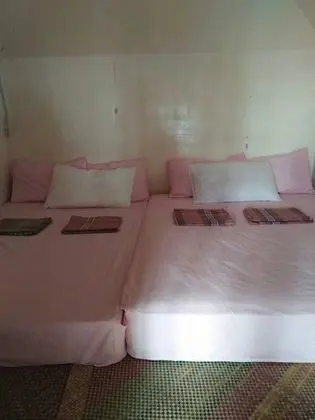 Dört Kişilik Oda, Ortak Banyo (Room 4)