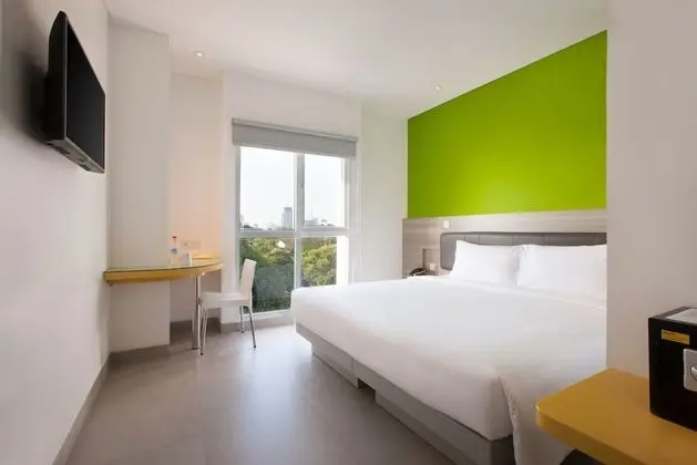 Standard Oda, 1 Büyük (Queen) Boy Yatak (Hollywood)