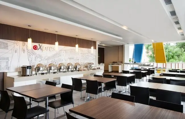 Oda (Smart Room Hollywood)