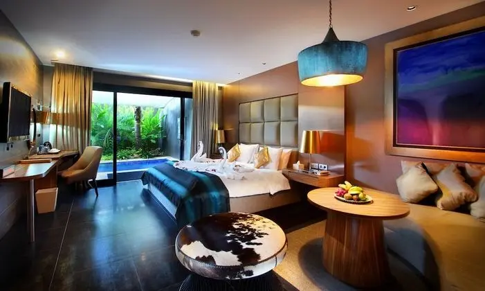 Pool Suite