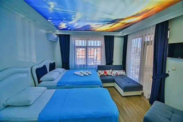 Family Oda, Balkon, Kısmi Deniz Manzaralı